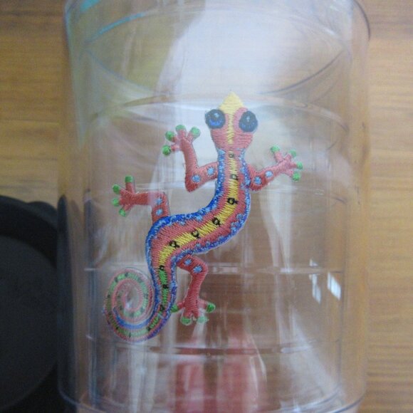 Tervis 24oz Tumbler Multi-Colored Embroidered Chameleon Gecko w/ Black Lid NEW - Picture 6 of 6